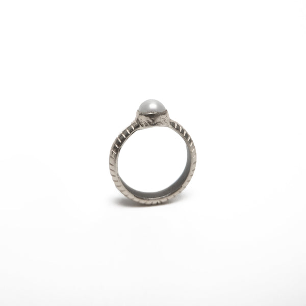 The PRECIOUS PEARL Midi Ring-1